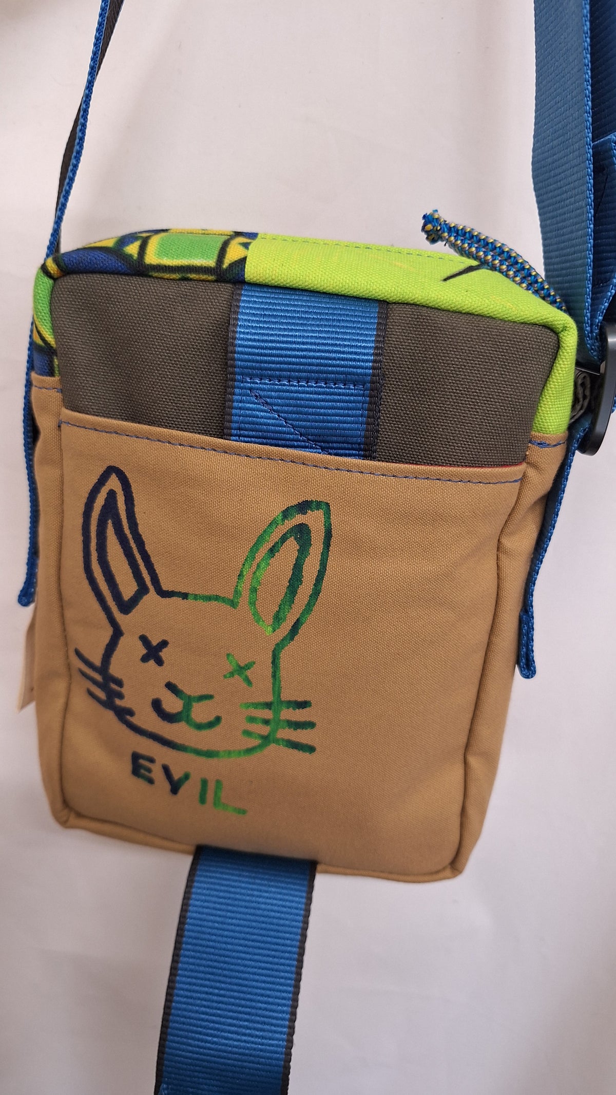 Small Zipped messenger bag