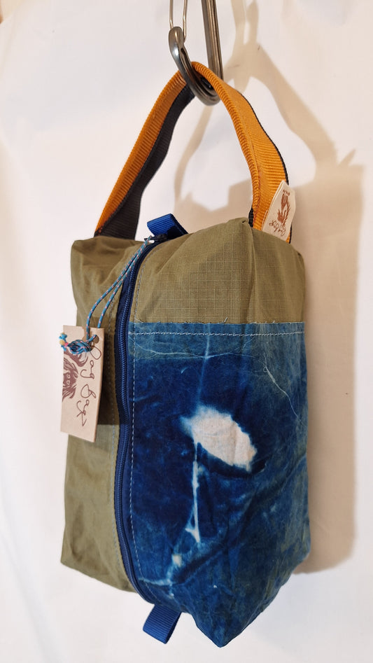 Washbag/hanging storage bag