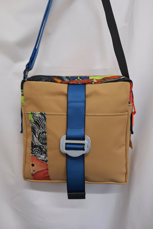 Zipped messenger bag