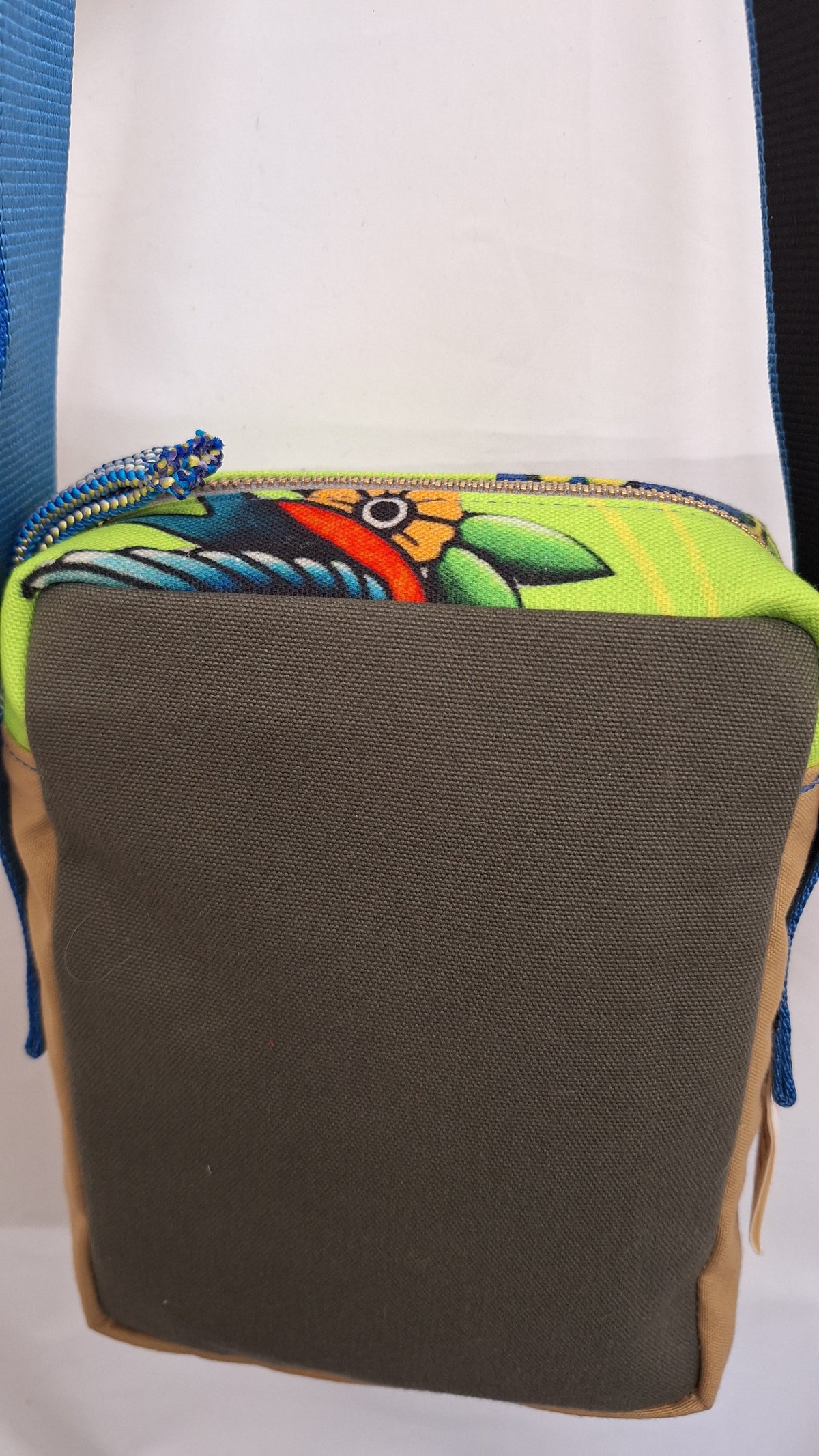 Small Zipped messenger bag